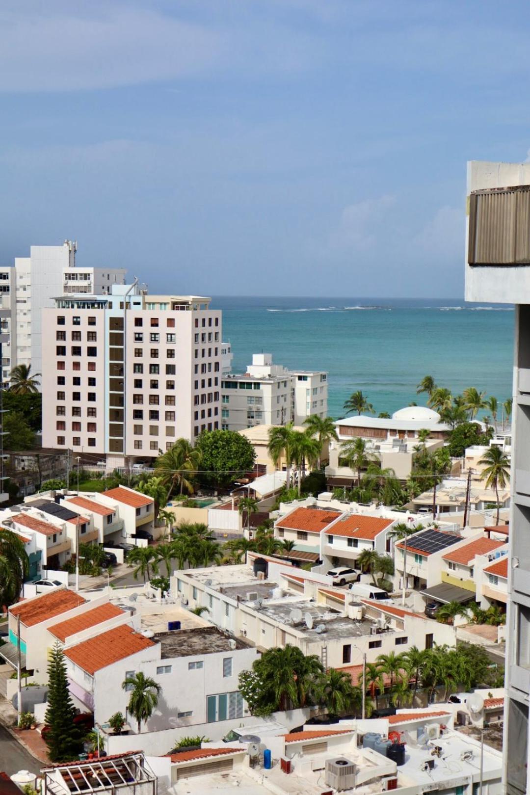 Isla Verde Modern Apartment With Pool Сан-Хуан Экстерьер фото
